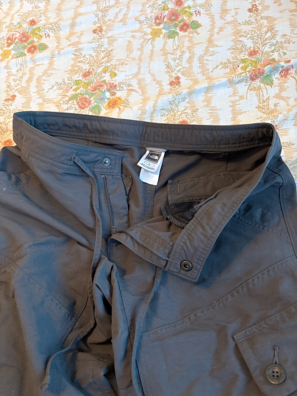 The North Face TNF Women's Pants Size
8 Blue/Gray Cargo Capri 100% Nylon - Picture 4 of 14